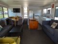 Tut Box - Houseboat holiday home on Lake Eildon