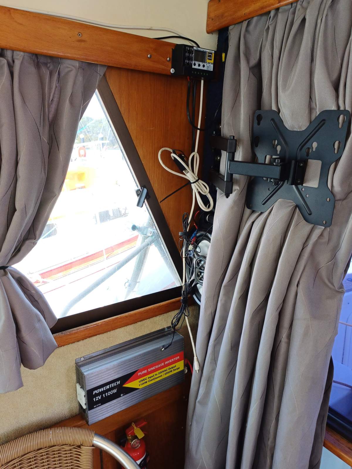 APACHE Riviera 38 Flybridge Fairly priced, well equipped twin cabins. Boat Brokers of Tasmania