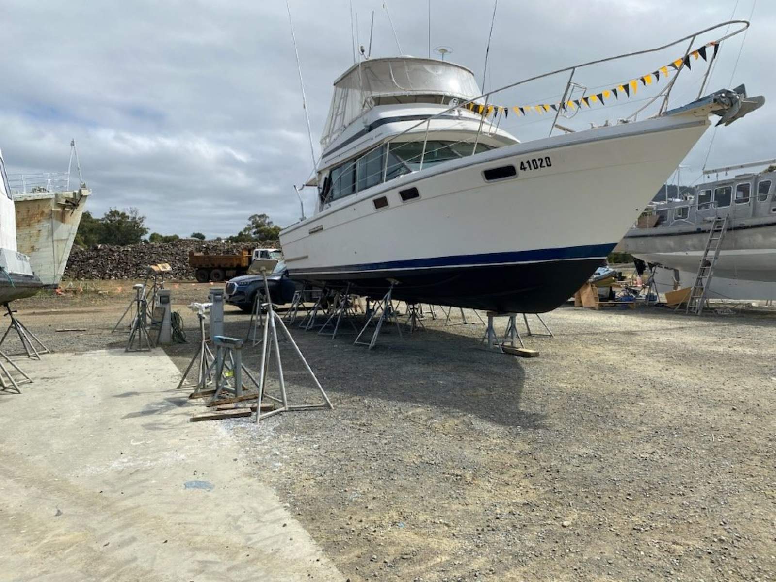 APACHE Riviera 38 Flybridge Fairly priced, well equipped twin cabins. Boat Brokers of Tasmania