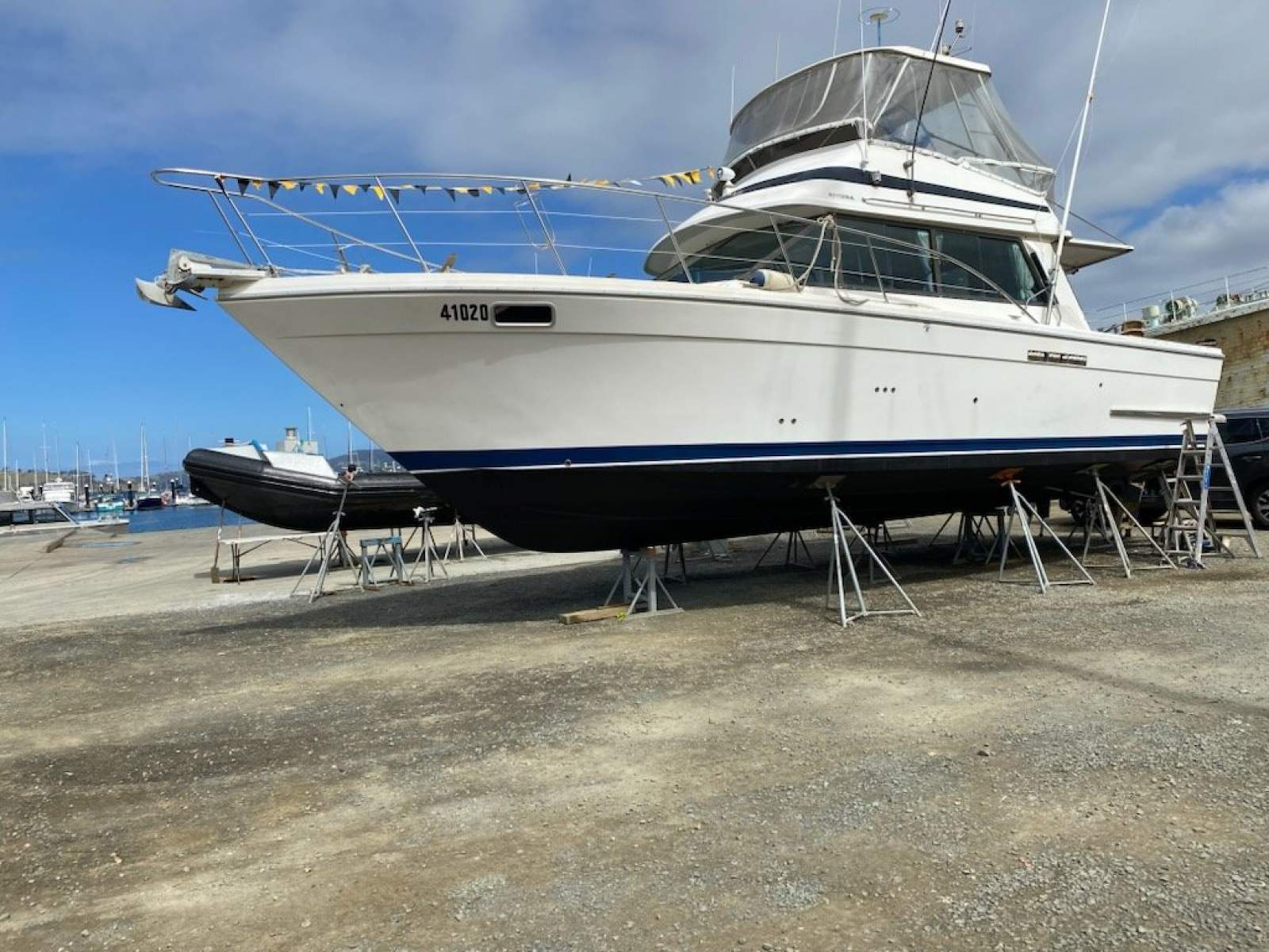 APACHE Riviera 38 Flybridge Fairly priced, well equipped twin cabins. Boat Brokers of Tasmania