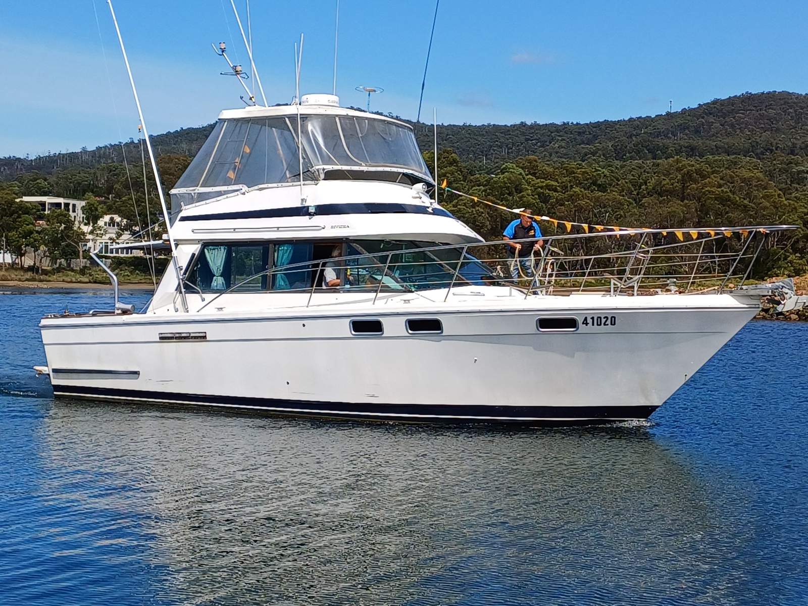 APACHE Riviera 38 Flybridge Fairly priced, well equipped twin cabins. Boat Brokers of Tasmania