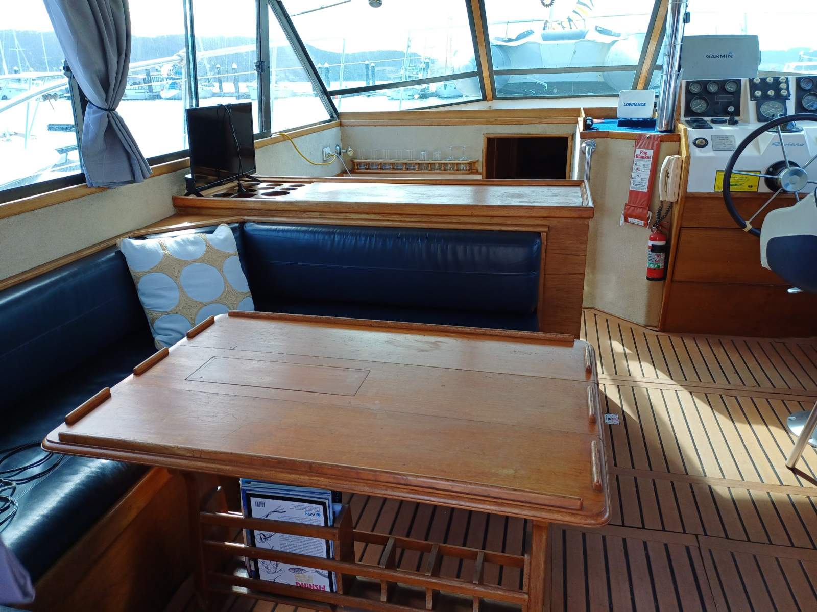 APACHE Riviera 38 Flybridge Fairly priced, well equipped twin cabins. Boat Brokers of Tasmania