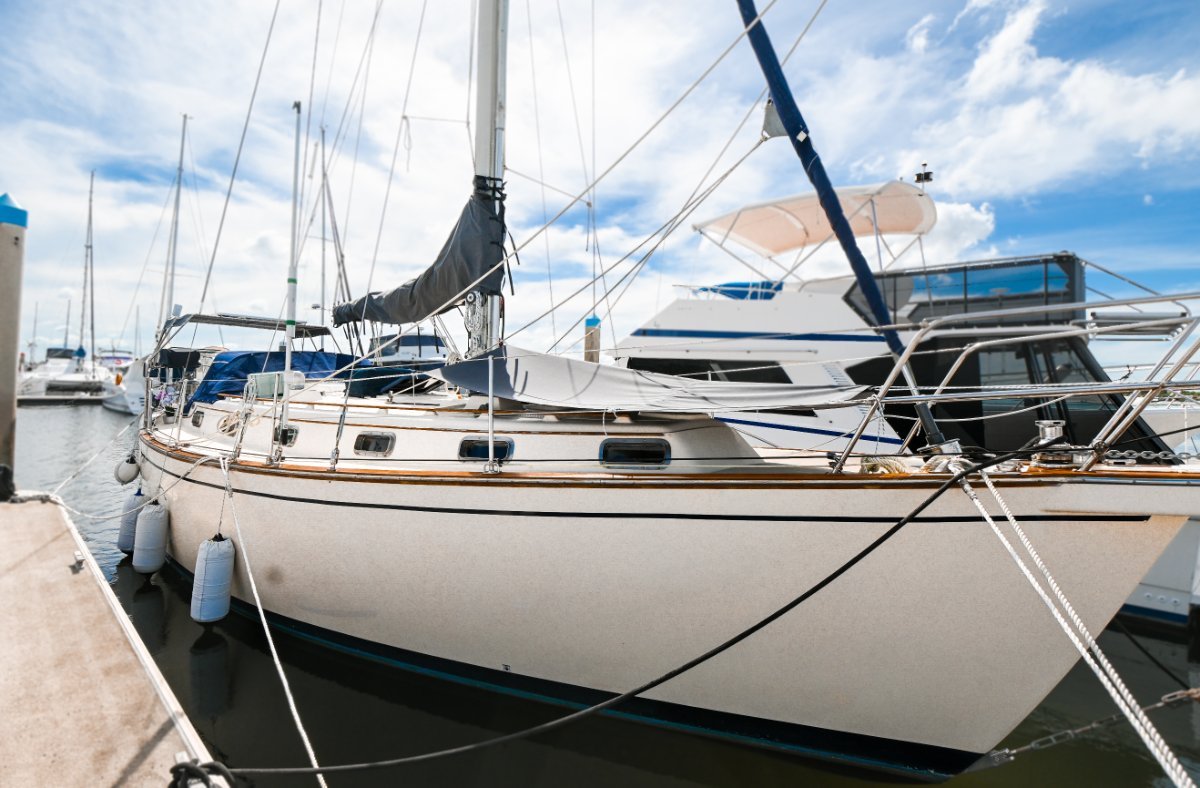 Island Packet 38