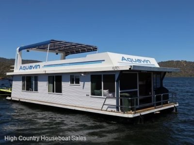Aquavin Houseboat Holiday Home on Lake Eildon