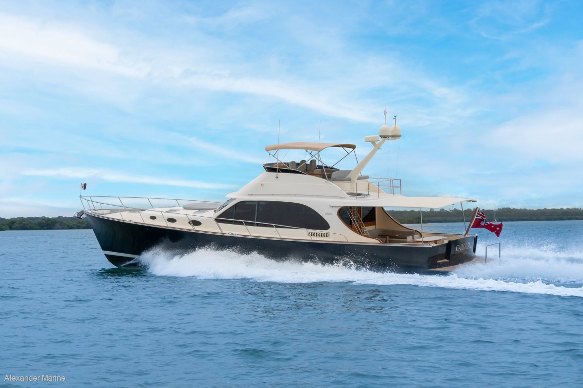 Palm Beach Motor Yachts 65 Flybridge