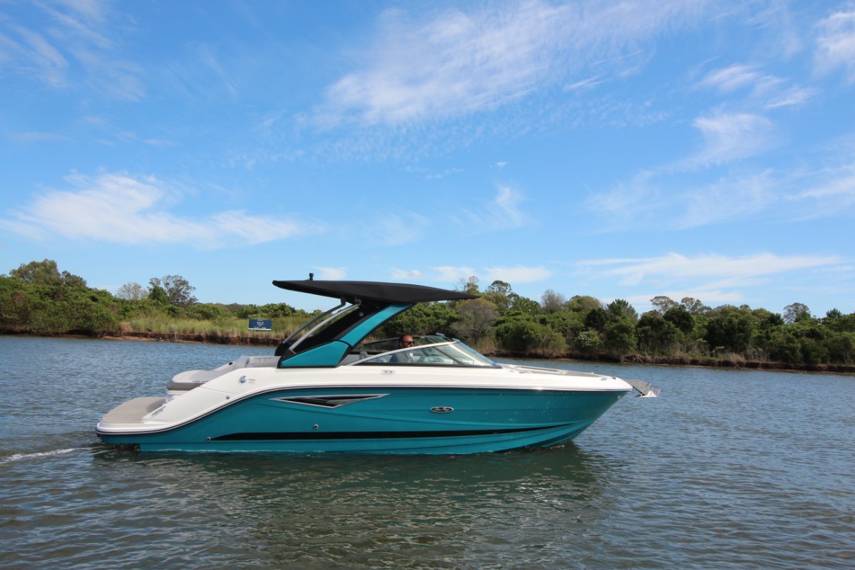 Sea Ray 250 SLX Luxury Bowrider
