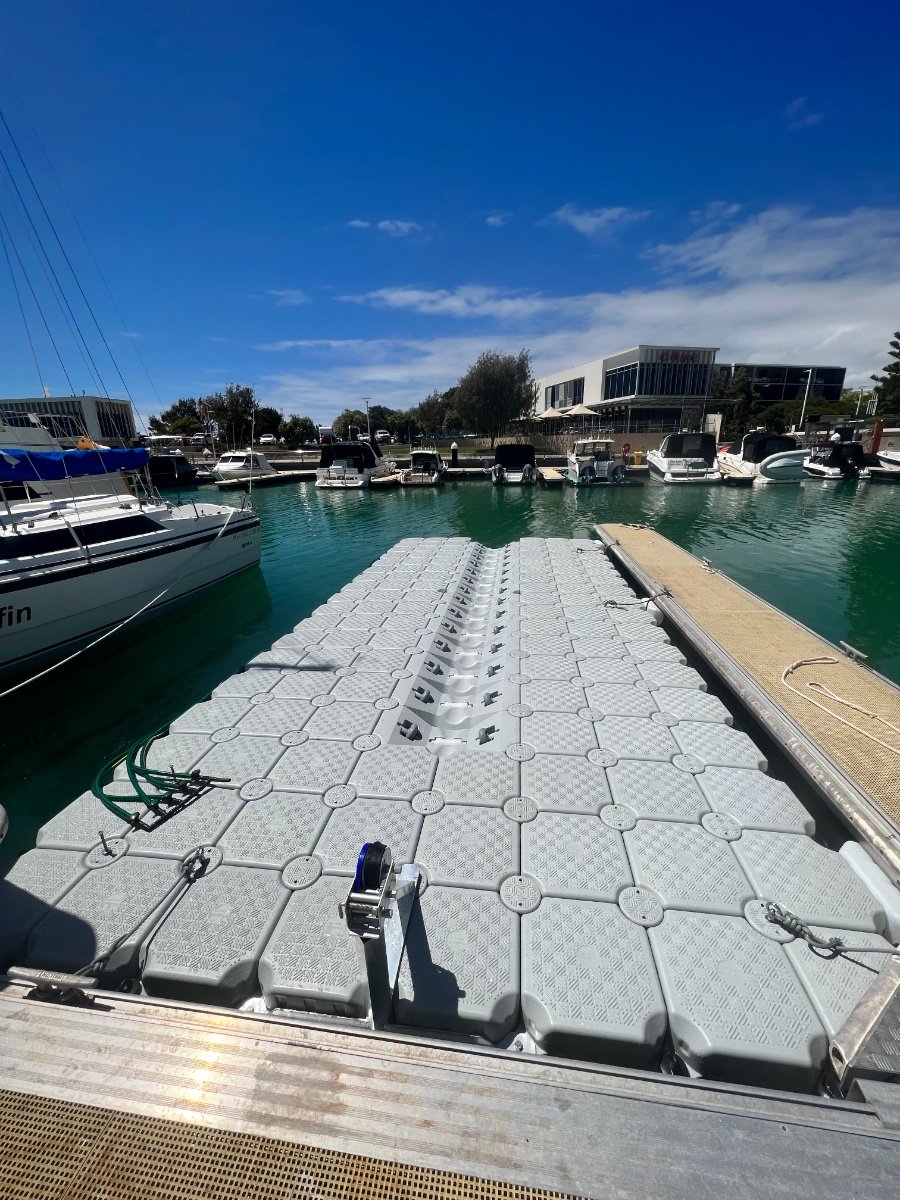 9m x 4m Float dock in new condition