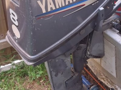 Yamaha 8 Horse Power plus fuel tank