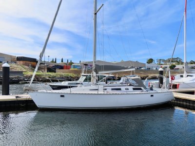 Jeanneau Sun Charm 39 EXCELLENT CONDITION WITH MANY MAJOR UPGRADES!