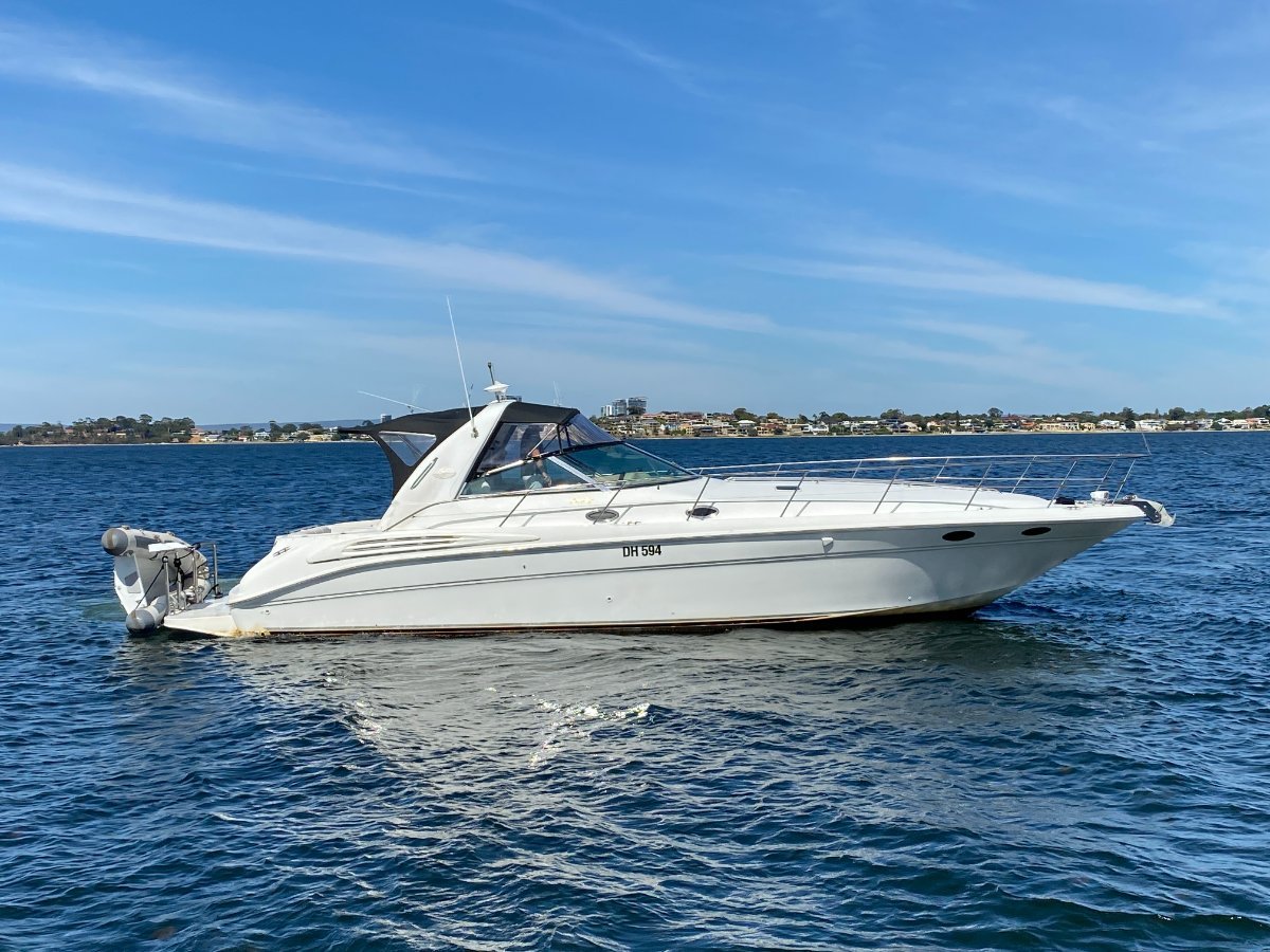 Sea Ray 400 Sundancer " 2 x Diesel Shaft Drives ' 2 CABINS and ENSUITES:SEARAY 400 by YACHTS WEST MARINE
