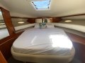 Sea Ray 400 Sundancer " 2 x Diesel Shaft Drives ' 2 CABINS and ENSUITES:Front Master Cabin Island Bed