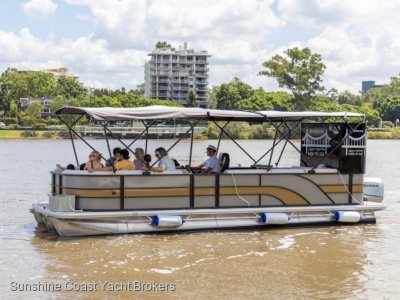 Luxury 7.6m Aluminium Pontoon Boat