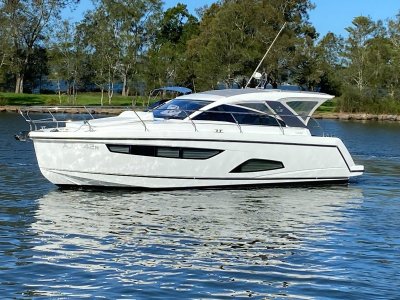 Sealine S330
