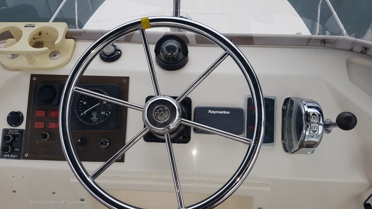 Wine Down Fairway 36 Flybridge Cruiser Excellent condition, thrusters, fully equipped Boat Brokers of Tasmania