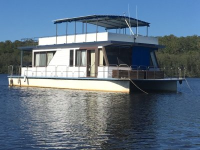 Houseboat 45ft Liveaboard - Boat Share