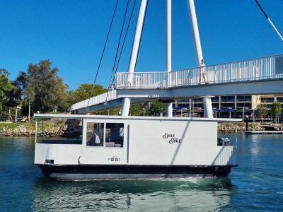 Custom 10m Houseboat - The Ultimate Escape!