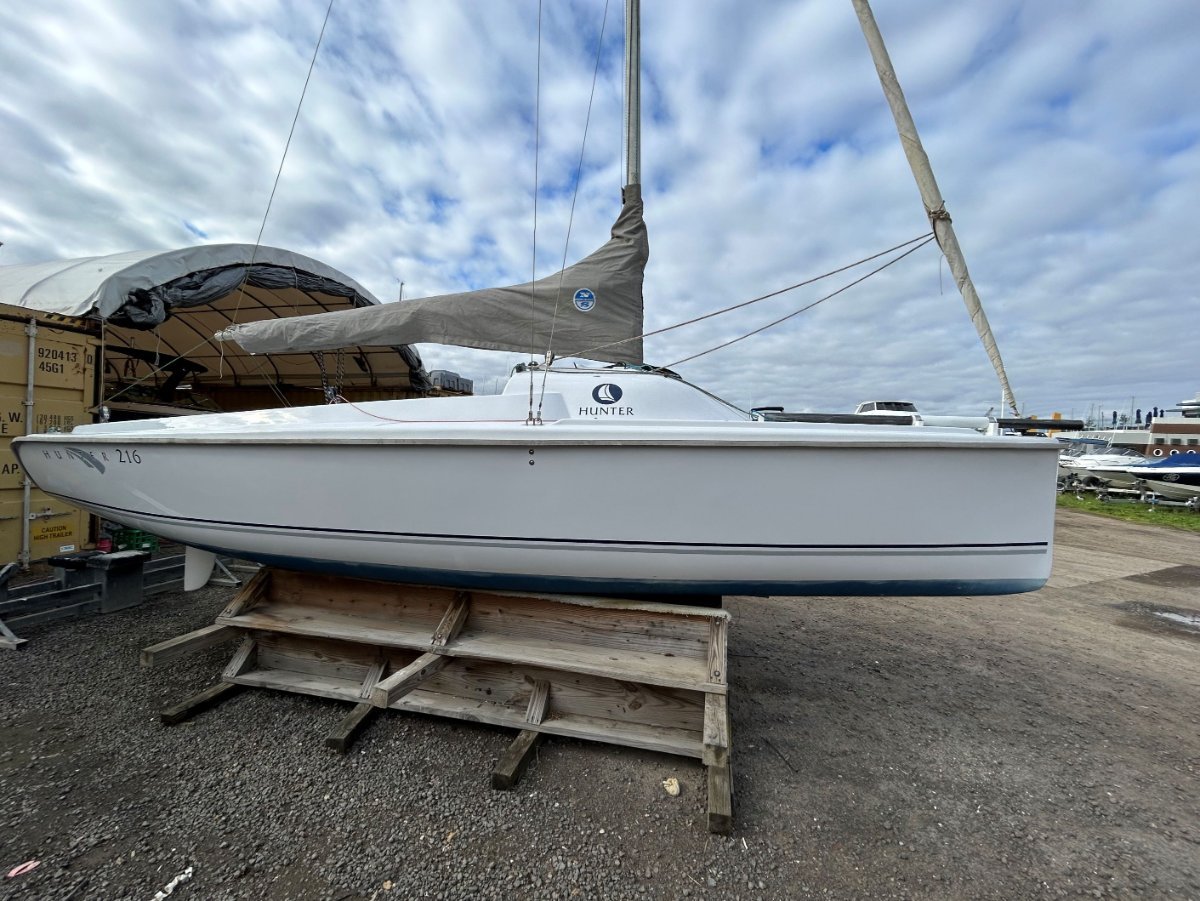 hunter 216 sailboat data