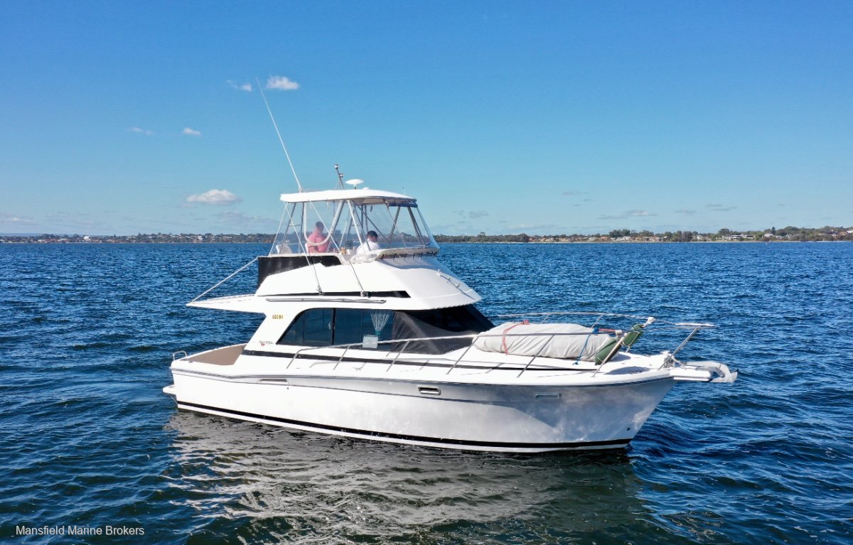 Riviera 3300 Flybridge: Power Boats | Boat for Sale | Fibreglass/grp ...