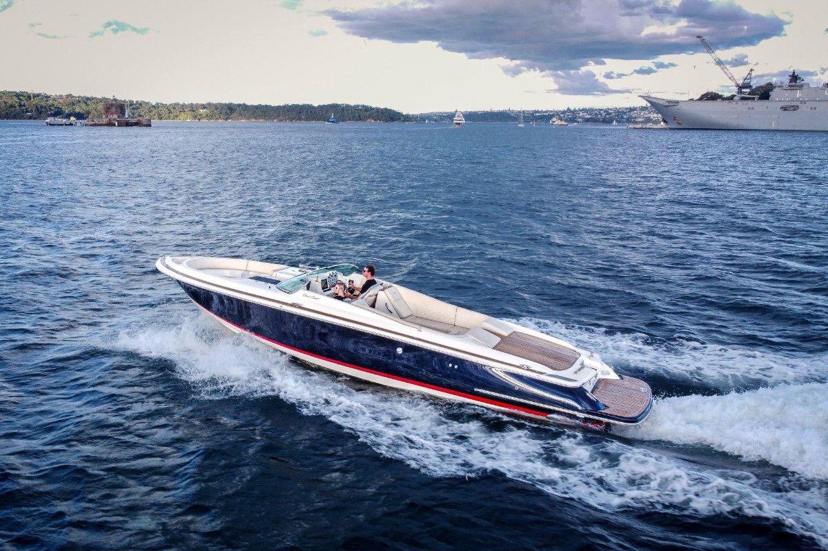 Chris Craft Launch 32 Heritage Edition