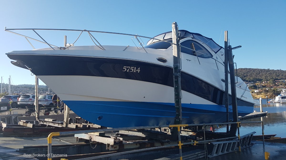 Blu Dog Mustang 3500 Sportscruiser PRICE NOW REDUCED FOR A QUICK SALE. Boat Brokers of Tasmania