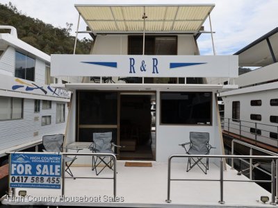 R&R Houseboat Holiday Home on Lake Eildon