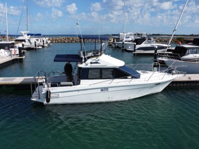 International 28 Flybridge Cruiser " BRAND NEW COVERS AND CLEARS "