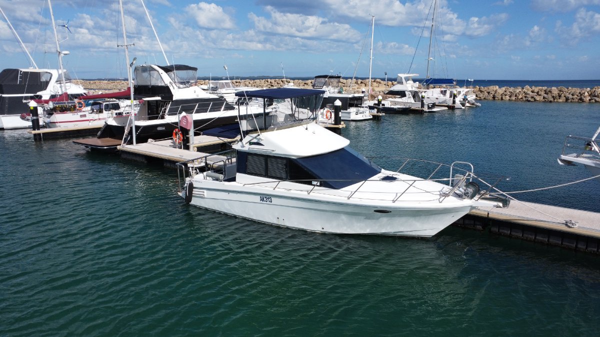 International 28 Flybridge Cruiser " BRAND NEW COVERS AND CLEARS ":INTERNATIONAL  28 by YACHTS WEST MARINE