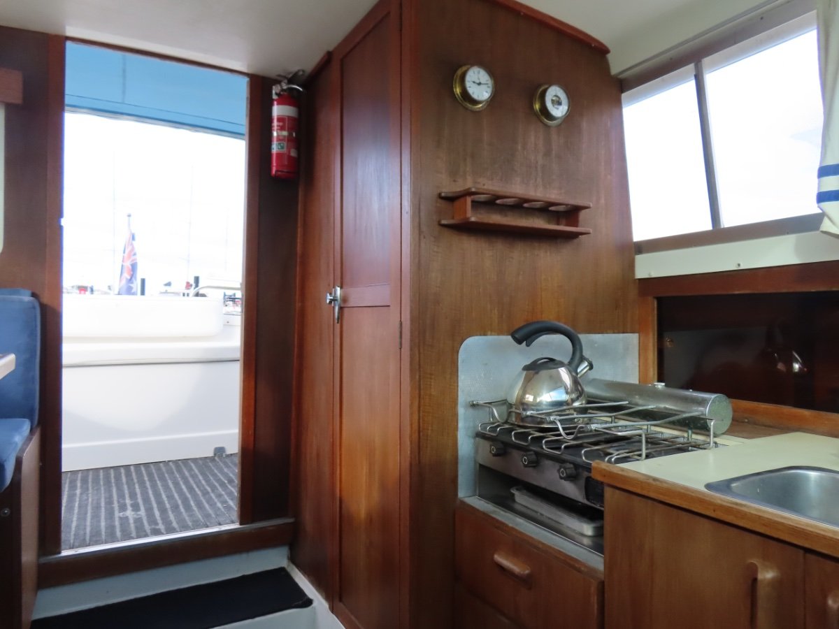 Bertram 25 Flybridge Freshly Serviced, Low Hours Engine! Power Boats