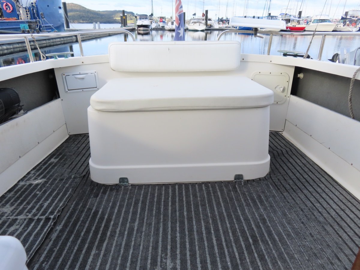 Bertram 25 Flybridge Freshly Serviced, Low Hours Engine! Power Boats