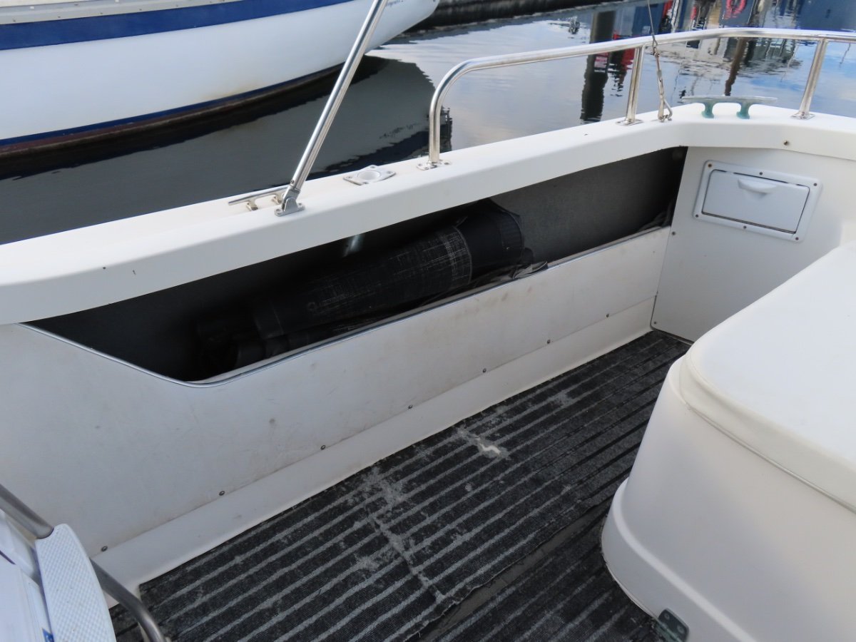 Bertram 25 Flybridge Freshly Serviced, Low Hours Engine! Power Boats