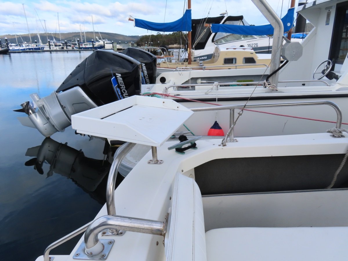 Bertram 25 Flybridge Freshly Serviced, Low Hours Engine! Power Boats