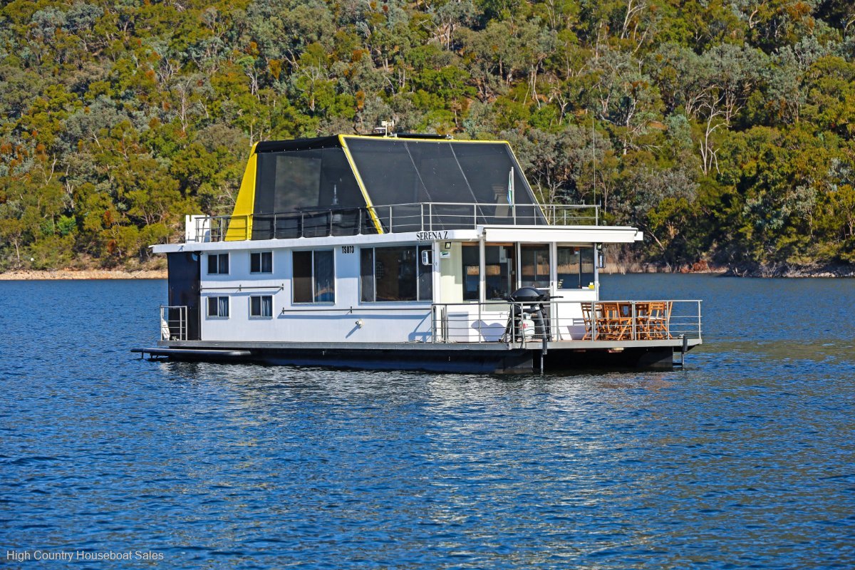 Serena Z Houseboat Holiday Home on Lake Eildon:Serena Z on Lake Eildon