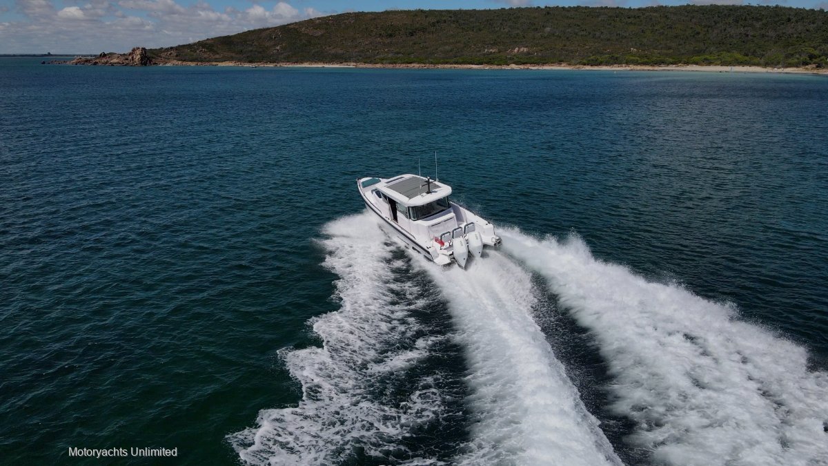 Axopar 37 Cross Cabin *** Just 40 Hours Old!! *** Power Boats Boats