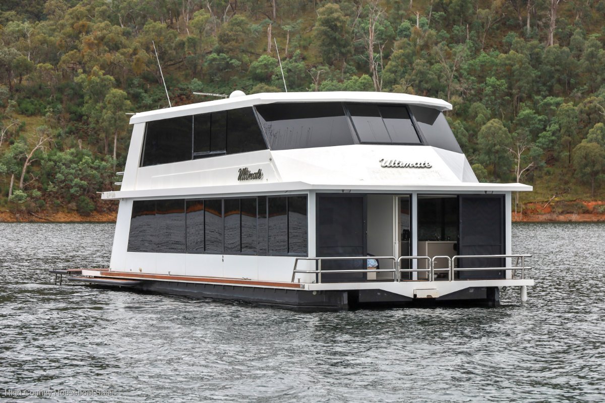 Ultimate Houseboat Holiday Home on Lake Eildon:Ultimate on Lake Eildon