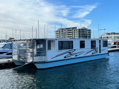 Custom 14m Houseboat- A Floating Paradise!