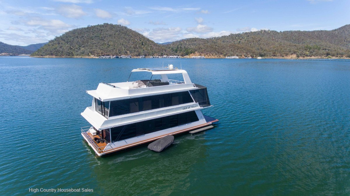 Out Of Touch Houseboat Holiday Home @ Lake Eildon:Out Of Touch on Lake Eildon