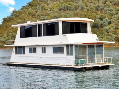 DAYZ OFF Houseboat Holiday Home on Lake Eildon