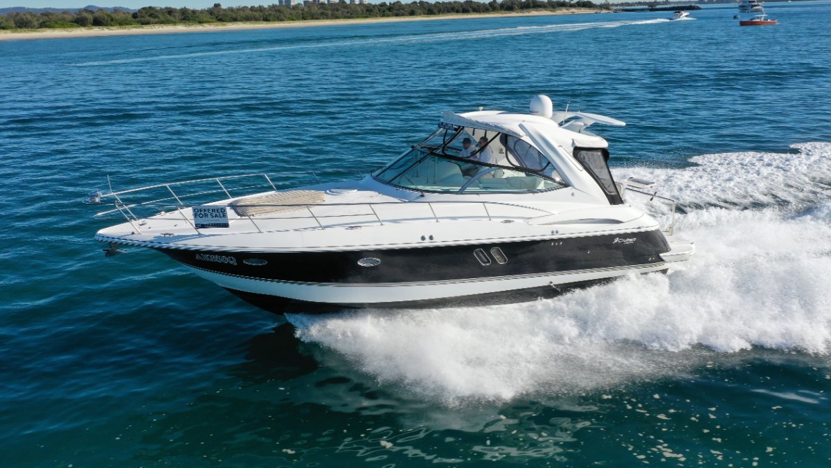 Cruisers Yachts 420 Express