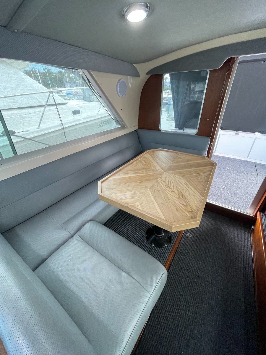 Caribbean 32 Flybridge Cruiser Twin Diesel Shaft Drive