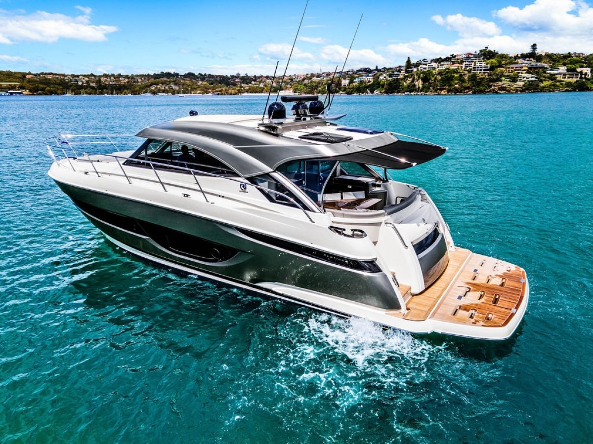 New Riviera 4600 Sport Yacht Platinum Edition