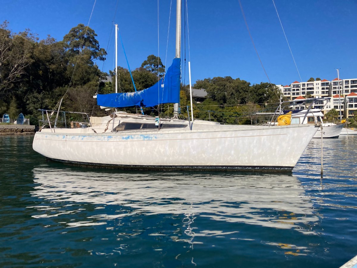 Halvorsen Hood 25 Fiberglass Yacht Needs Tidy Up Cheap 3000