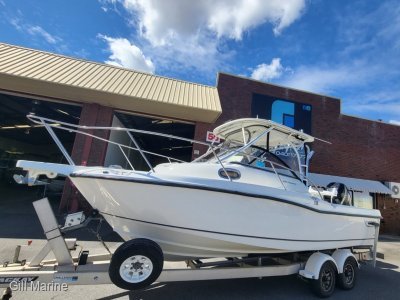 Boston Whaler 235 Conquest 2008 with all the FRUIT! BE QUICK....