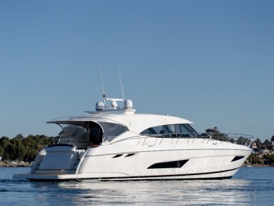 Riviera 5400 Sport Yacht