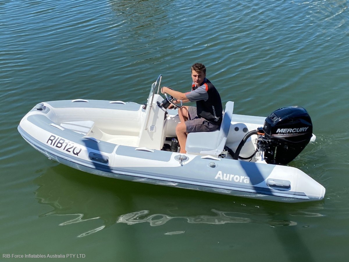 Aurora Adventure V380 RIB - Centre Console day boat:Aurora Aventure V380 -console