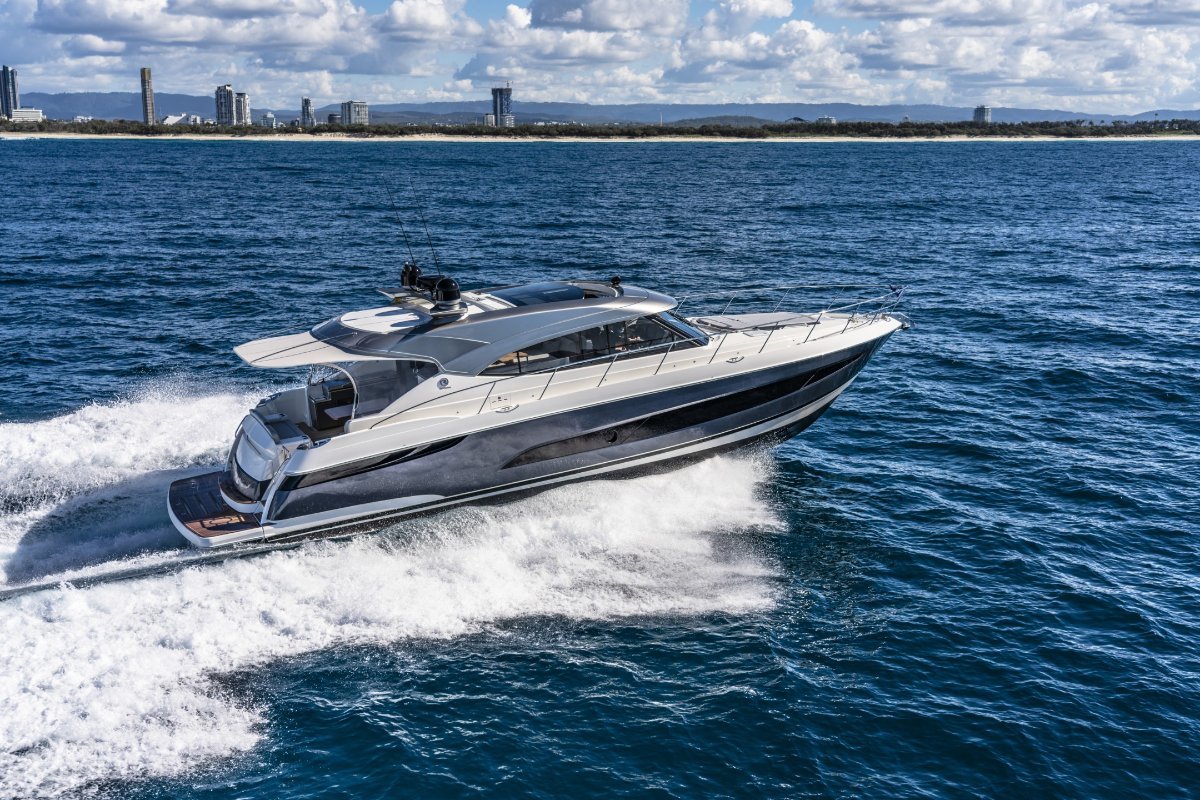 New Riviera 5400 Sport Yacht Platinum Edition