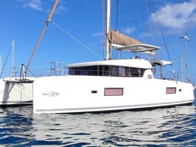 Lagoon 42 Owners Version