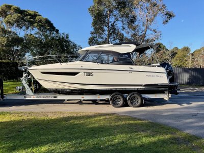 Parker 750 Cabin Cruiser