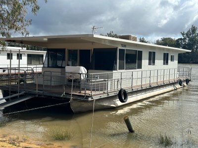 Loxton Houseboat - River Shack Alternative!