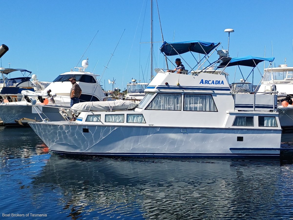 ARCADIA Boden Flybridge Cruiser Ford diesel, just antifouled, great liveaboard. Boat Brokers of Tasmania