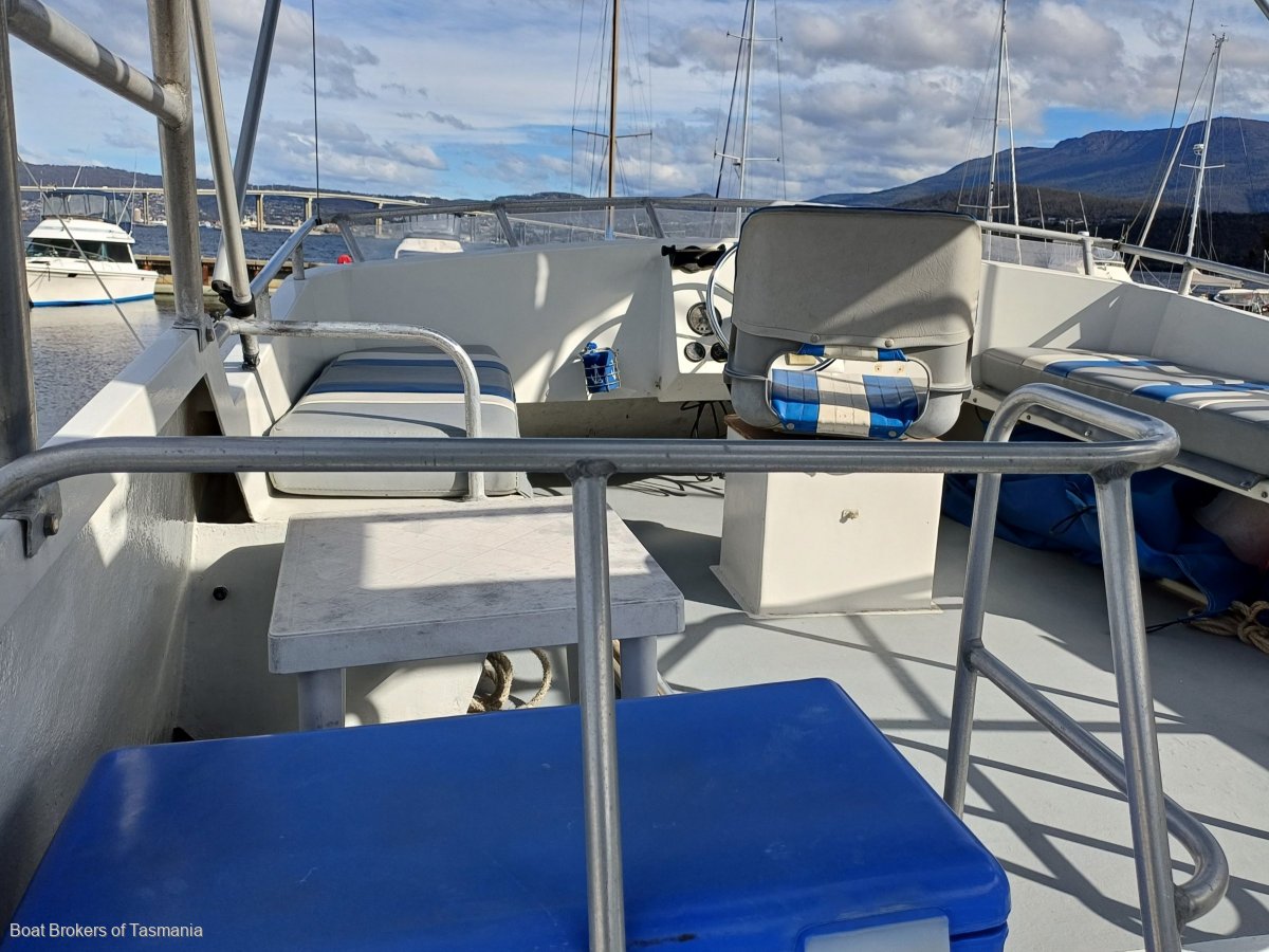ARCADIA Boden Flybridge Cruiser Ford diesel, aft cabin fibreglass weekender Boat Brokers of Tasmania